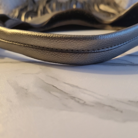 NWOT - SILVER, EXPANDABLE HANDBAG WITH FRINGE - Picture 9 of 15